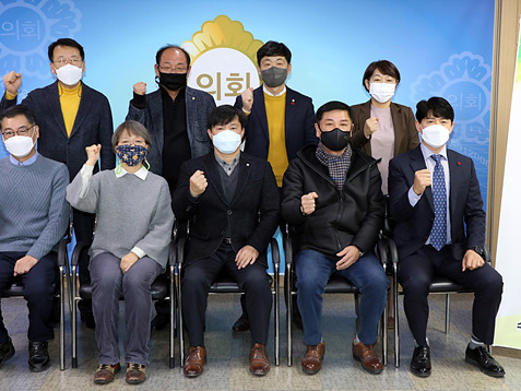 20211214_수원시의회 의원연구단체 수원시의회 운영 연구 최종보고 개최.jpg