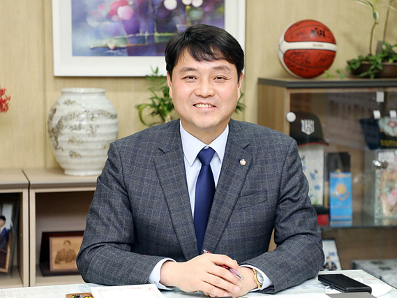 [2022 신년사] 수원시의회 조석환 의장 (1).jpg