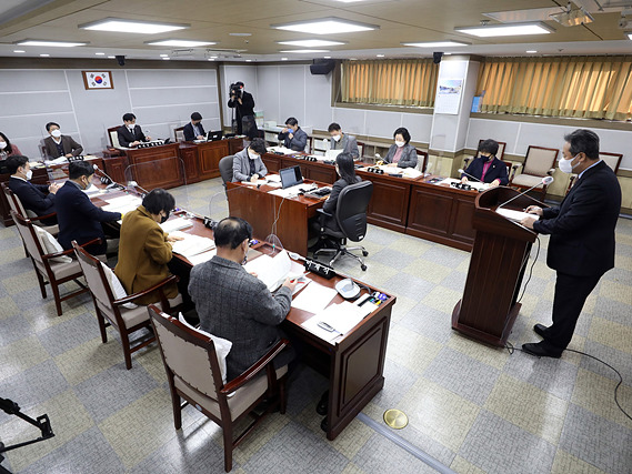 20220112_수원시의회 기획경제위, 2022년 주요업무계획 보고 청취.jpg