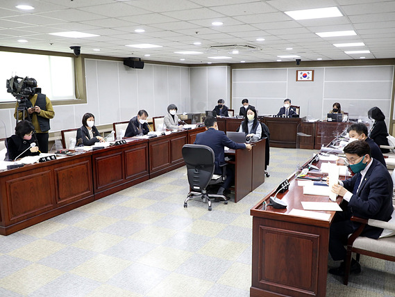 20220114_수원시의회 문화체육교육위, 2022년도 주요업무 추진계획 청취.jpg