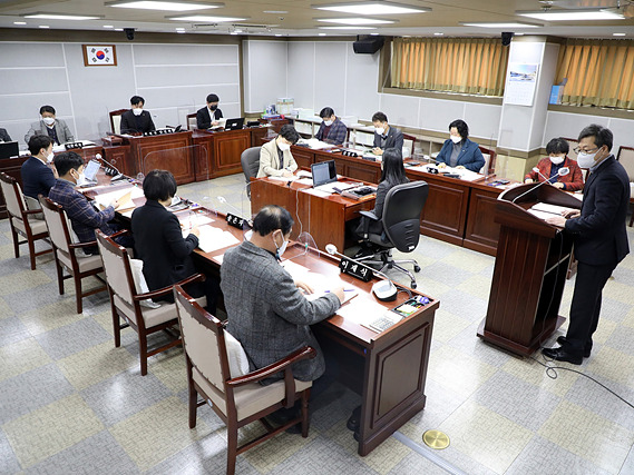 20220114_2수원시의회 기획경제위, 2022년 주요업무계획 점검 이어가.jpg