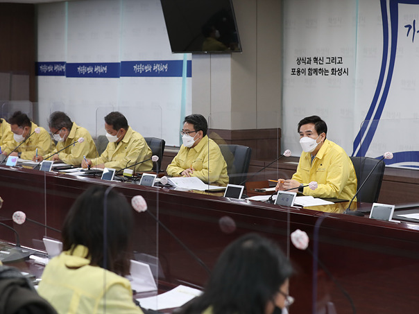 사진1-1. 코로나19 재난안전대책본부 긴급대책회의.jpg