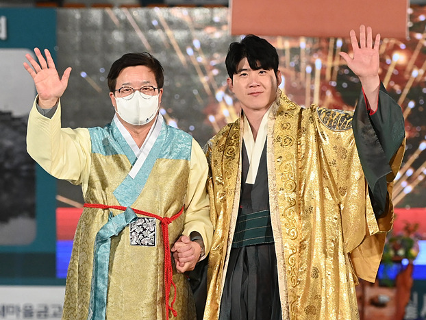 수원시청 씨름단 문준석·임태혁, 태백·금강장사 잇달아 등극 1.jpg