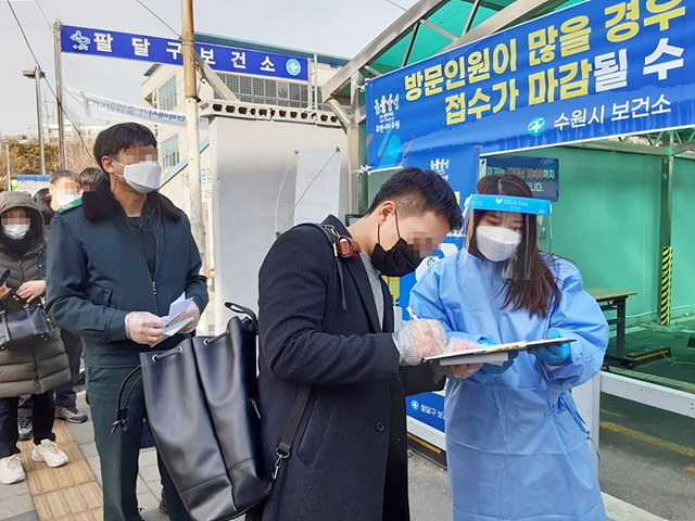 수원시, 외국인 주민에게 백신 3차 접종 독려하고, 진단검사하는 외국인에게는 통역 지원.jpg