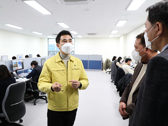 사진1-1. 코로나19 행정안내센터 현장 점검.jpg