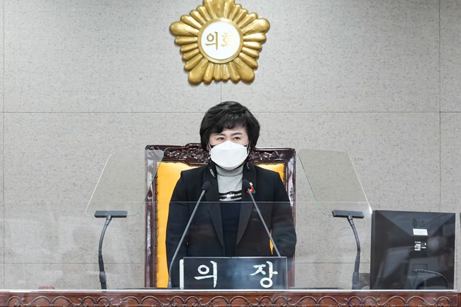 2022.02.17. 제271회 노원구의회 임시회 제2차 본회의(최윤남 의장).jpg