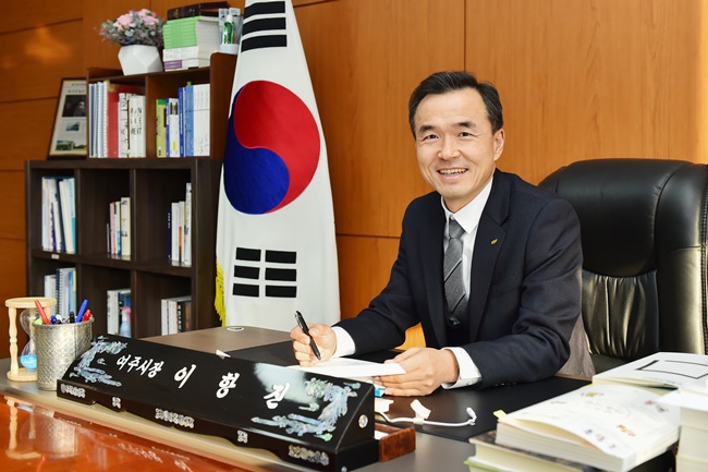 이항진 여주시장.jpg
