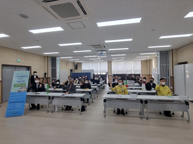 02- 여주시, 위험건축물(여주시민회관) 재생사업 도시재생대학 개강식 성황리 마쳐.jpg
