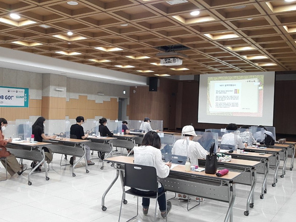 군포여성새로일하기센터의 구직여성 의 교육 현장.jpg