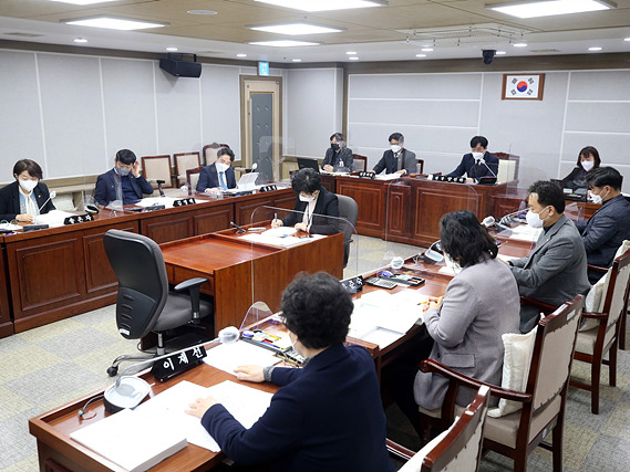 (2022.03.14.)기획경제위원회 조례안 등 안건 심사.jpg