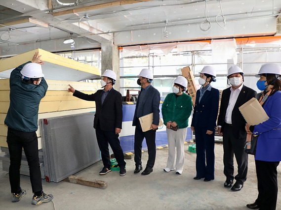 (2022.03.15.)수원특례시의회 복지안전위원회, 수원시동부육아종합지원센터 리모델링 현장 방문.jpg