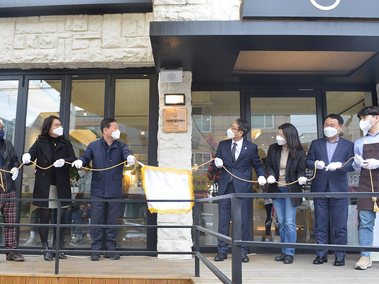 수원시 매탄4동, ‘산드래미 동네책꽂이’ 1호점 개소.jpg