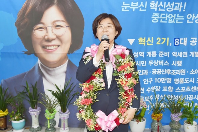 김보라 시장.jpg