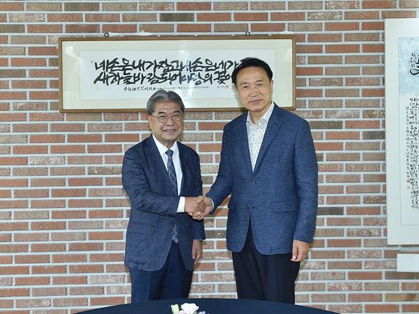 0603 이재정 경기도교육감, 도교육감 당선인 예방 받아(사진2).jpg