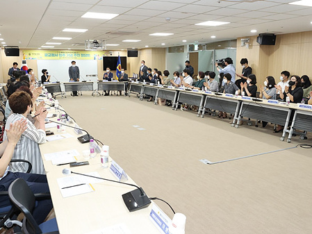 20622 장현국 의장, 광교청사 입주 기념 주민 정담회 개최 (4).jpg