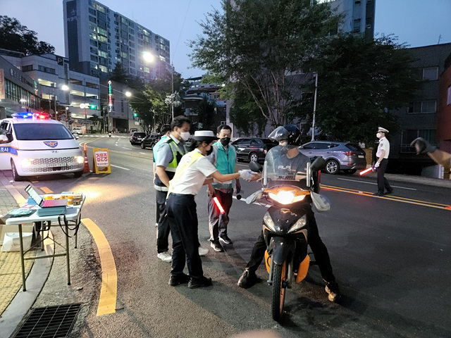 군포시가 6월 22일 밤 군포경찰서,.jpg