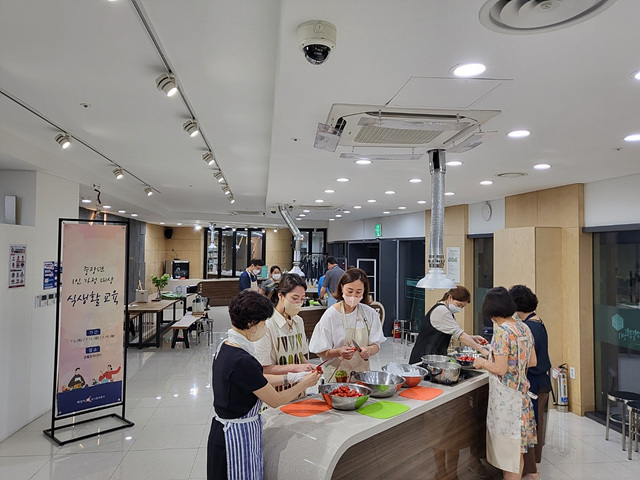 2. 중장년 식생활교육.jpg