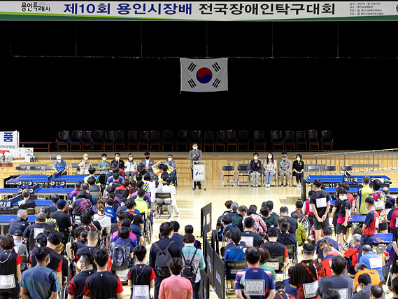 4-1. 이상일 용인특례시장이 제10회 용인시장배 전국장애인탁구대회에서 인사말을 하고 있다..jpg