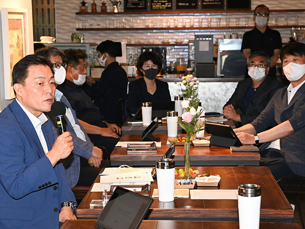 이재준 수원특례시장, 간부 공무원·재정전문가와 함께 민선 8기  재정효율화 방안 모색  (1).jpg