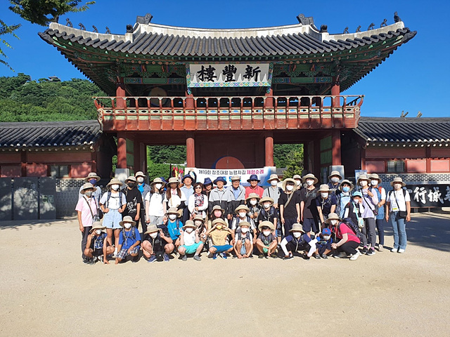 수원시 청소년들, 정조대왕 능행차길.jpg