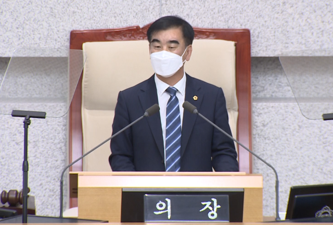 경기의회 염종현의장.png