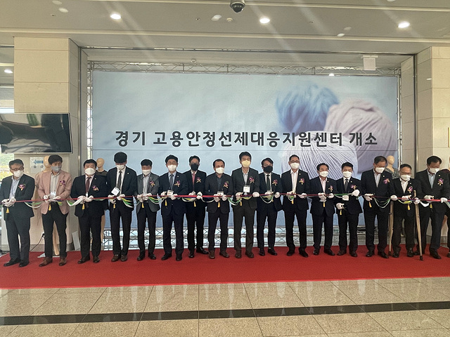 220902 김완규 위원장, 경기 고용안정 선제대응 지원센터 개소식 참석1 (1).jpg