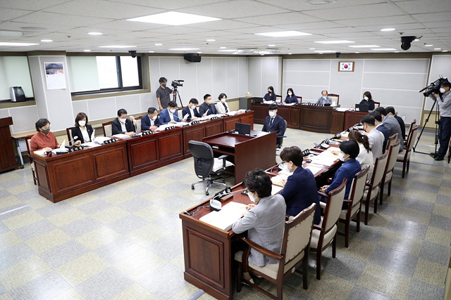 20220905 수원시의회 예결특위 2022년도 제1회.jpg