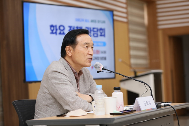 0913 임태희 교육감, 과밀학급 해소 위해 직원들과 머리 맞대(대변인)(사진3).jpg