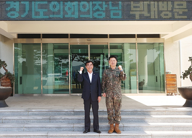 221012 염종현 의장, 12일 제51보병사단 현장방문...국군장병 격려하며 방위태세 확립 당부 (5).jpg
