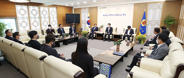 221026 염종현 의장, 26일 한국도자재단 등 공공기관 관계자 접견 1.jpg