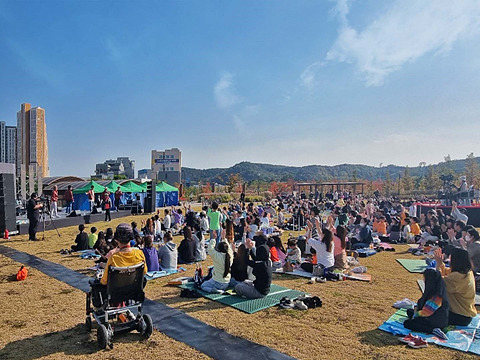 221022 돗자리콘서트 현장1.jpg