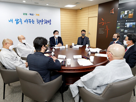 1-1. 종교지도자.jpg