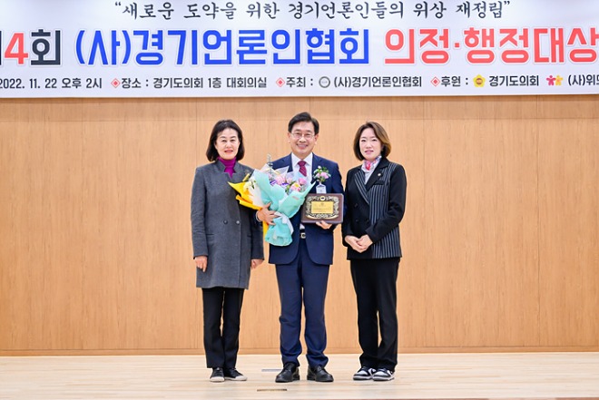 01 의정행정대상 수상(1).jpg