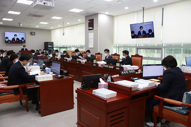 221124 기획재정위원회, 2023년도 예산안 수정가결.jpg