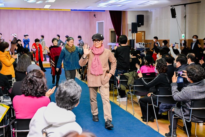 03 강상주민자치위 징검돌 축제(1).jpg