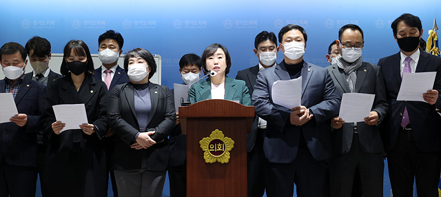 (2022.12.12) 국민의힘 입장문 발표 기자회견 사진 (1).jpg