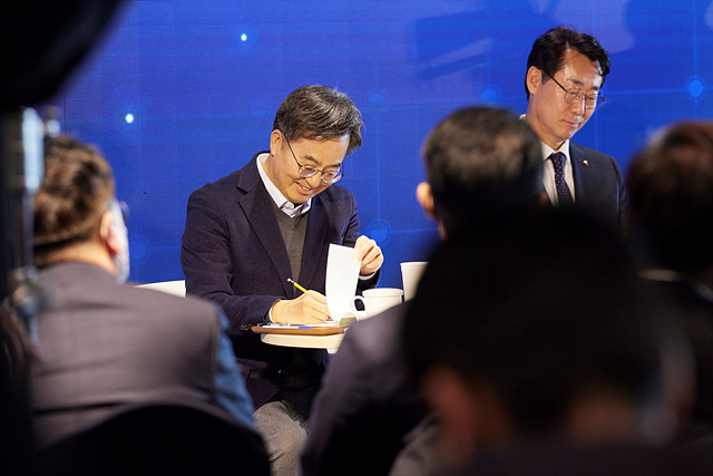 화성시+기업인+맞손토크(2).jpg