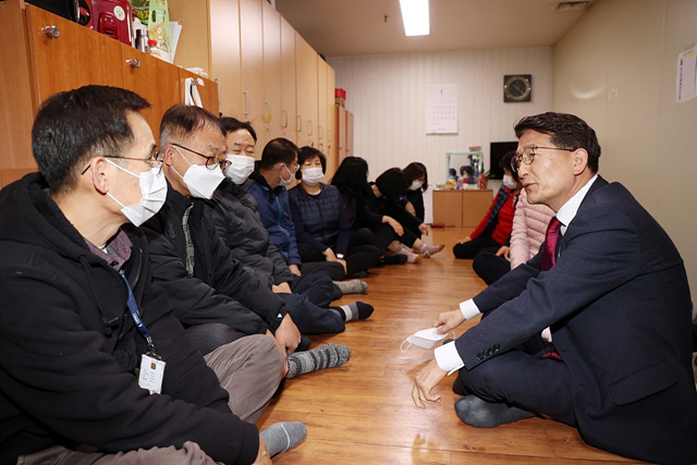 20230120 김기정 의장 현업근무자 격려 (1).jpg
