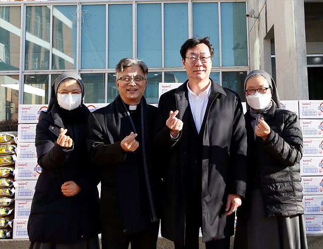 3-2. 사회복지시설 방문.jpg