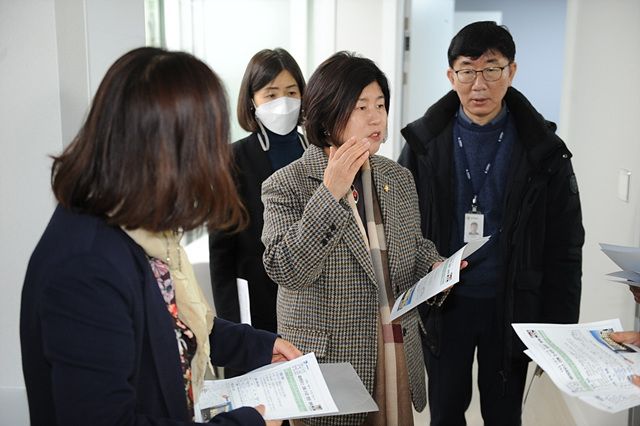 20230224 수원특례시의회 도시환경위원회, 자립준비청년 셰어하우스 CON 현장방문 (2).jpg