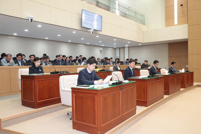 본회의사진.jpg