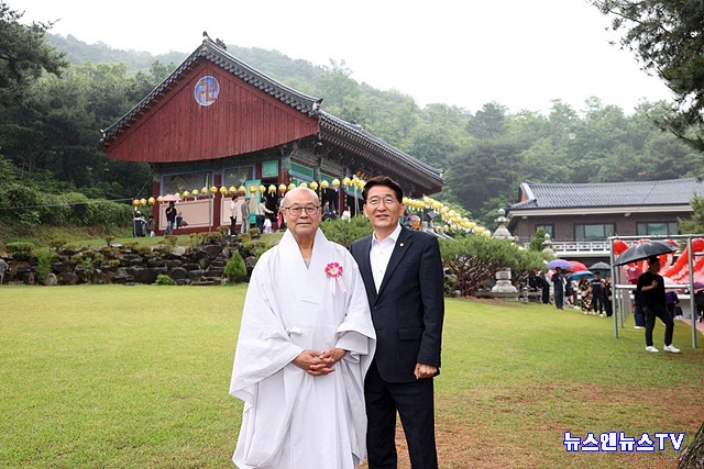20230527_김의장, 부처님오신날 봉축행사 참석3_주지스님.jpg