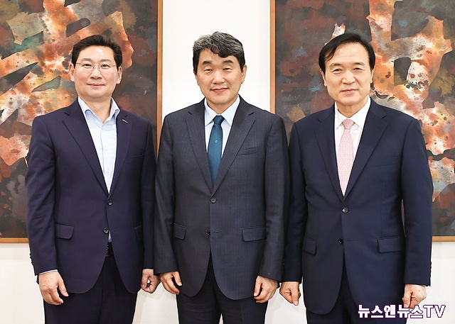 12-1. 이상일 시장과 임태희 교육감은 5일 용인대학교.jpg