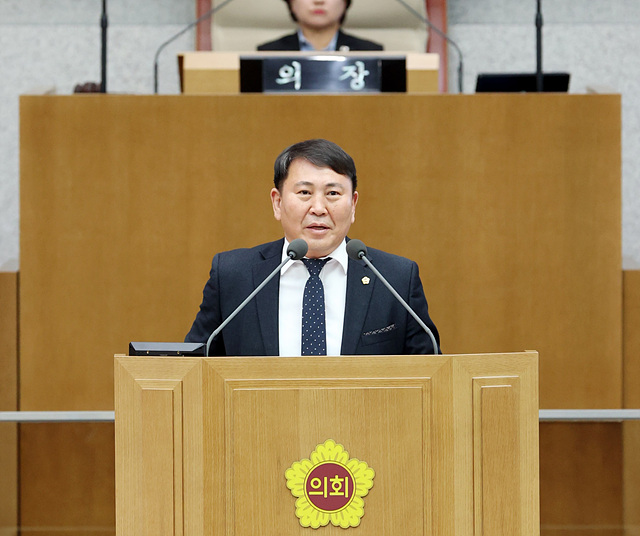 230906 명재성 의원, 도심가로청소 용역원 저임금과.jpg