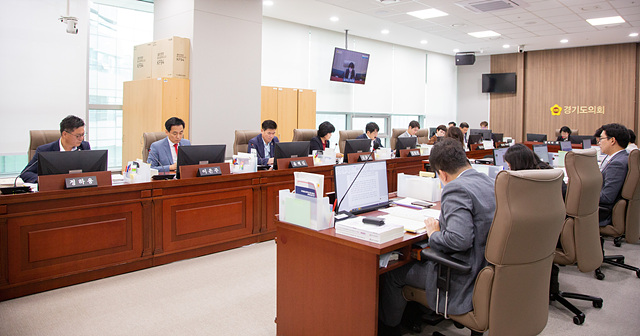 230912 경기도의회 교육행정위원회, 2023년도 제2회 추경예산 의결1 (1).jpg