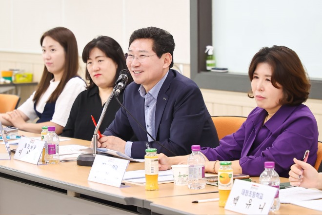 1-3. 이상일 용인특례시장이 20일 수지구 지역 내 초.jpg