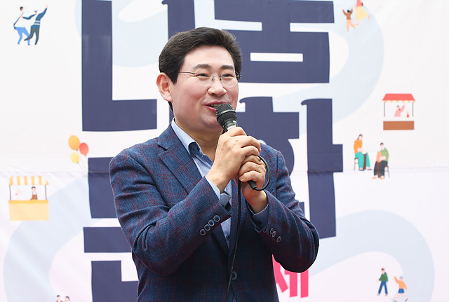2-1. 7일 열린 제11회 수지나눔문화축제에 참석한 이상일.jpg