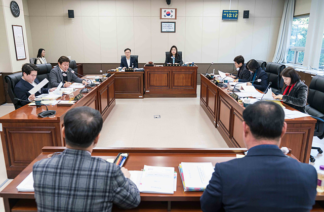 20231124 행정사무감사 4일차(2)경제환경위원회.jpg