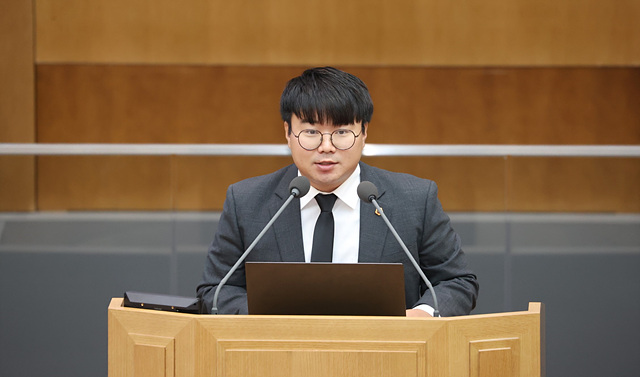 231206 유호준 의원, 수원전투비행장 이전 추진 중단 및 폐쇄 촉구 건의안 접수.jpg