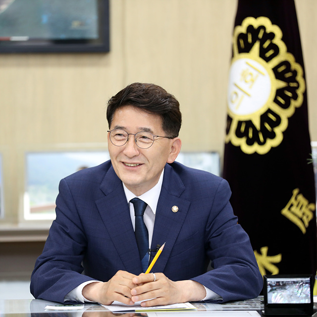 김기정 의장.jpg
